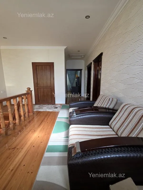 Satılır 5 otaqlı həyət evi 180 m²