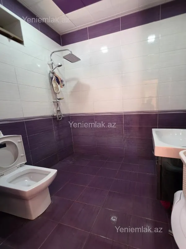 Satılır 5 otaqlı həyət evi 180 m²