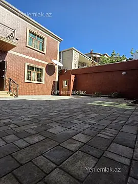 Satılır 5 otaqlı həyət evi 180 m²