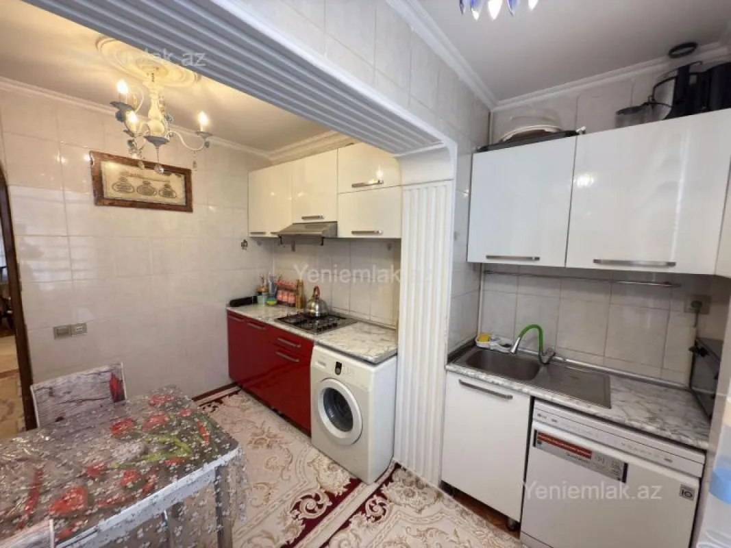 Satılır 4 otaqlı köhnə tikili 110 m²