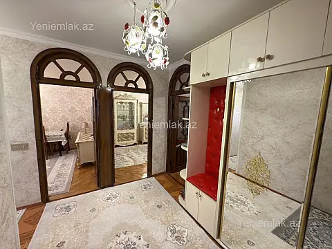 Satılır 4 otaqlı köhnə tikili 110 m²