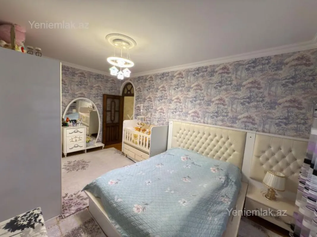 Satılır 4 otaqlı köhnə tikili 110 m²