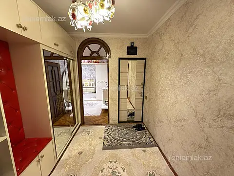 Satılır 4 otaqlı köhnə tikili 110 m²