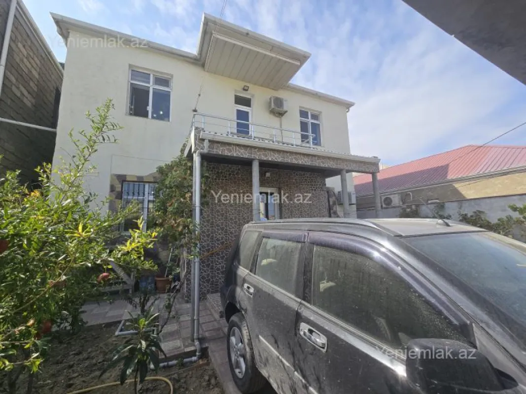 Satılır 5 otaqlı həyət evi 200 m²