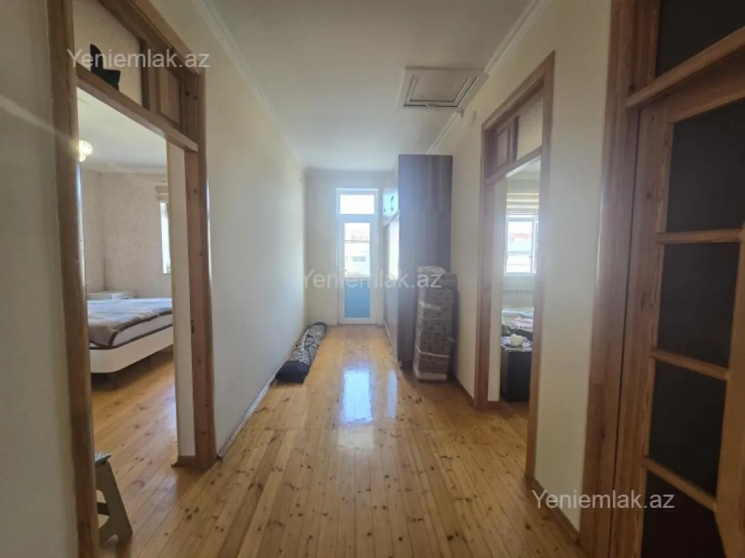 Satılır 5 otaqlı həyət evi 200 m²