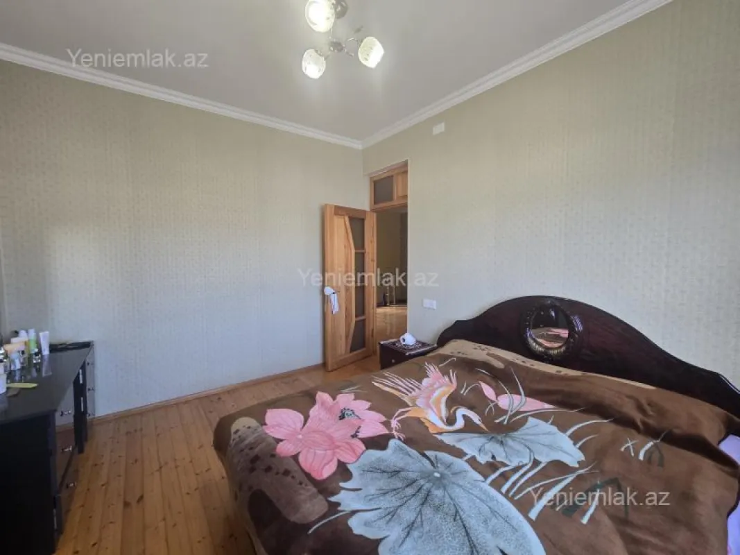 Satılır 5 otaqlı həyət evi 200 m²