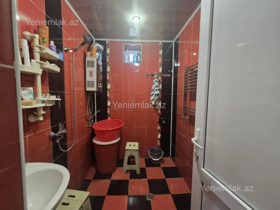 Satılır 5 otaqlı həyət evi 200 m²