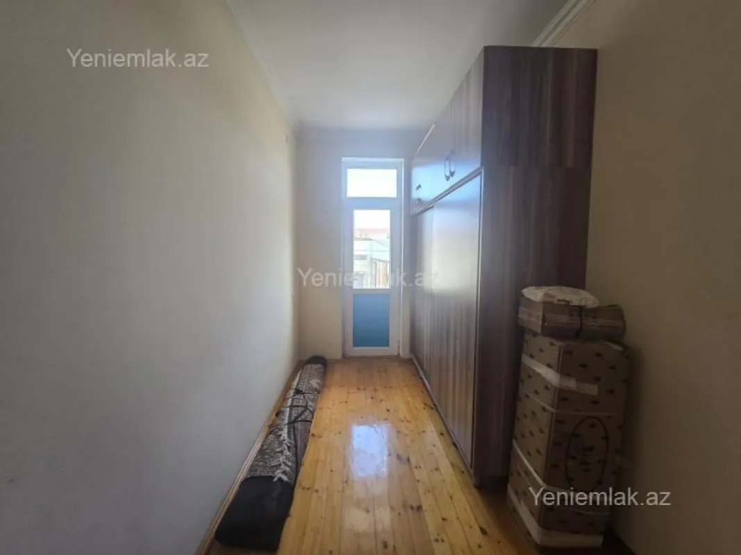 Satılır 5 otaqlı həyət evi 200 m²