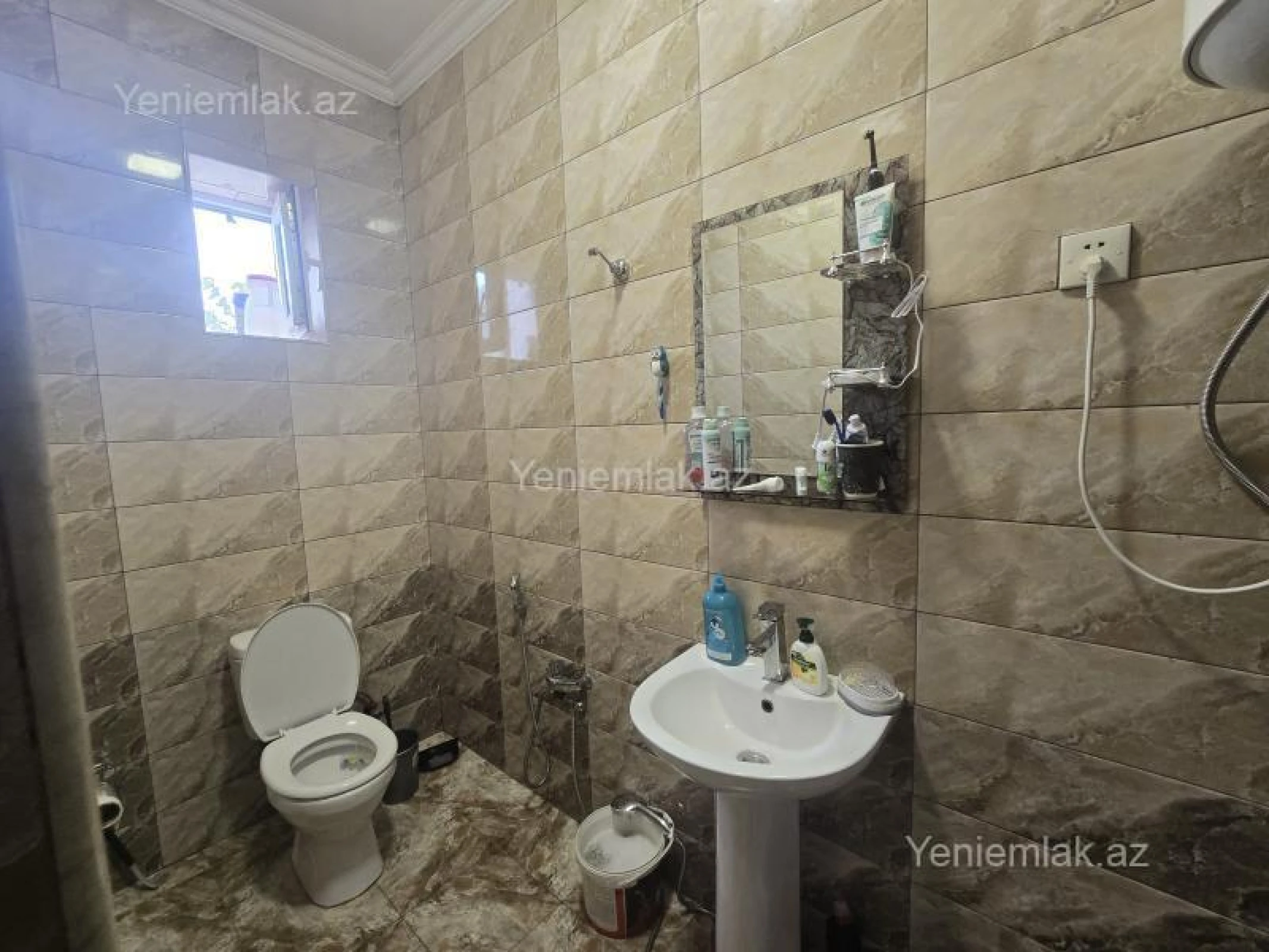 Satılır 5 otaqlı həyət evi 200 m²