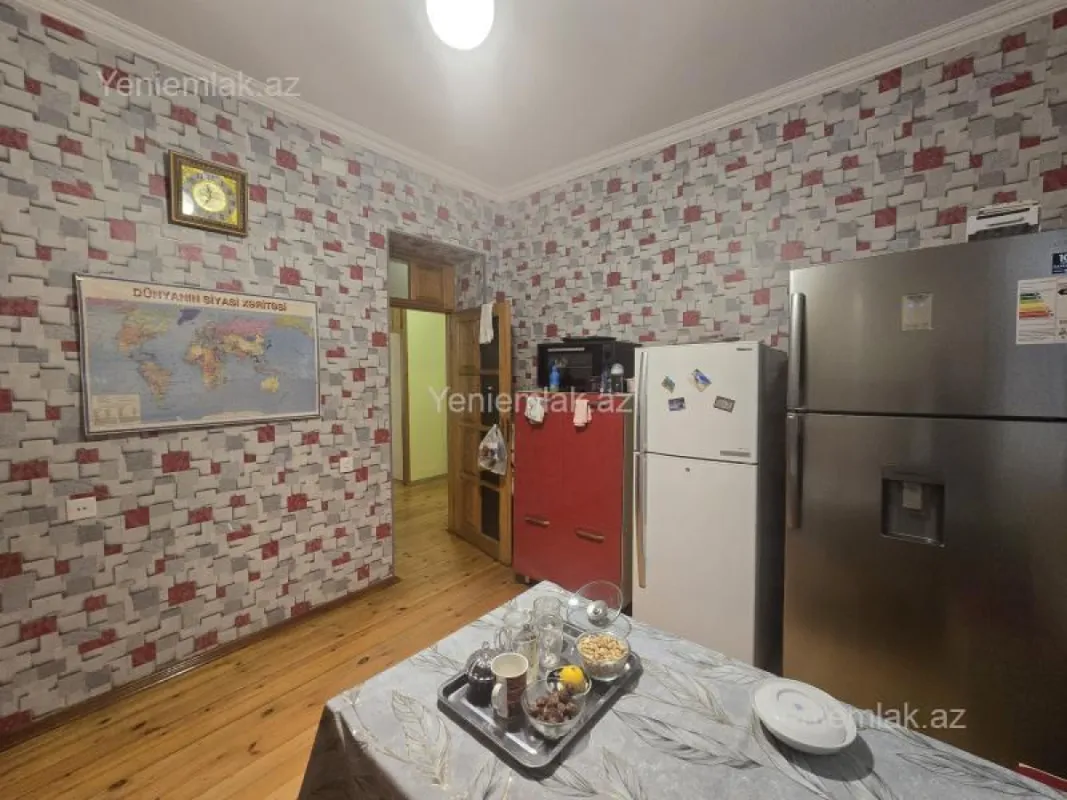 Satılır 5 otaqlı həyət evi 200 m²