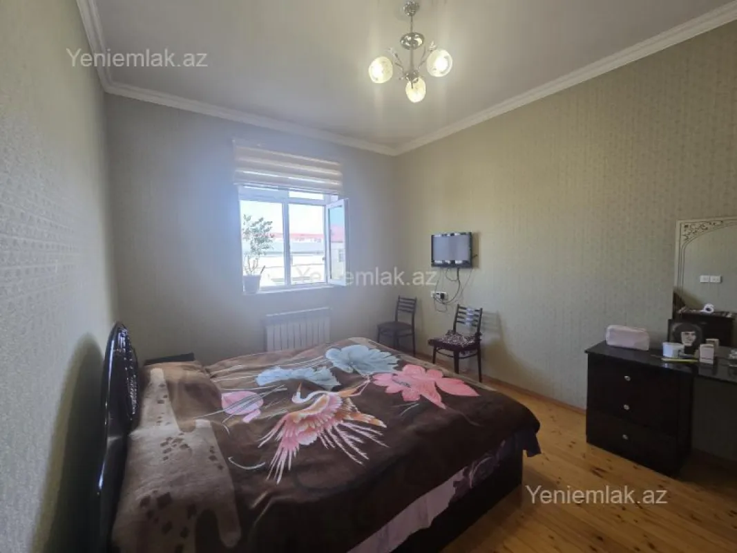 Satılır 5 otaqlı həyət evi 200 m²