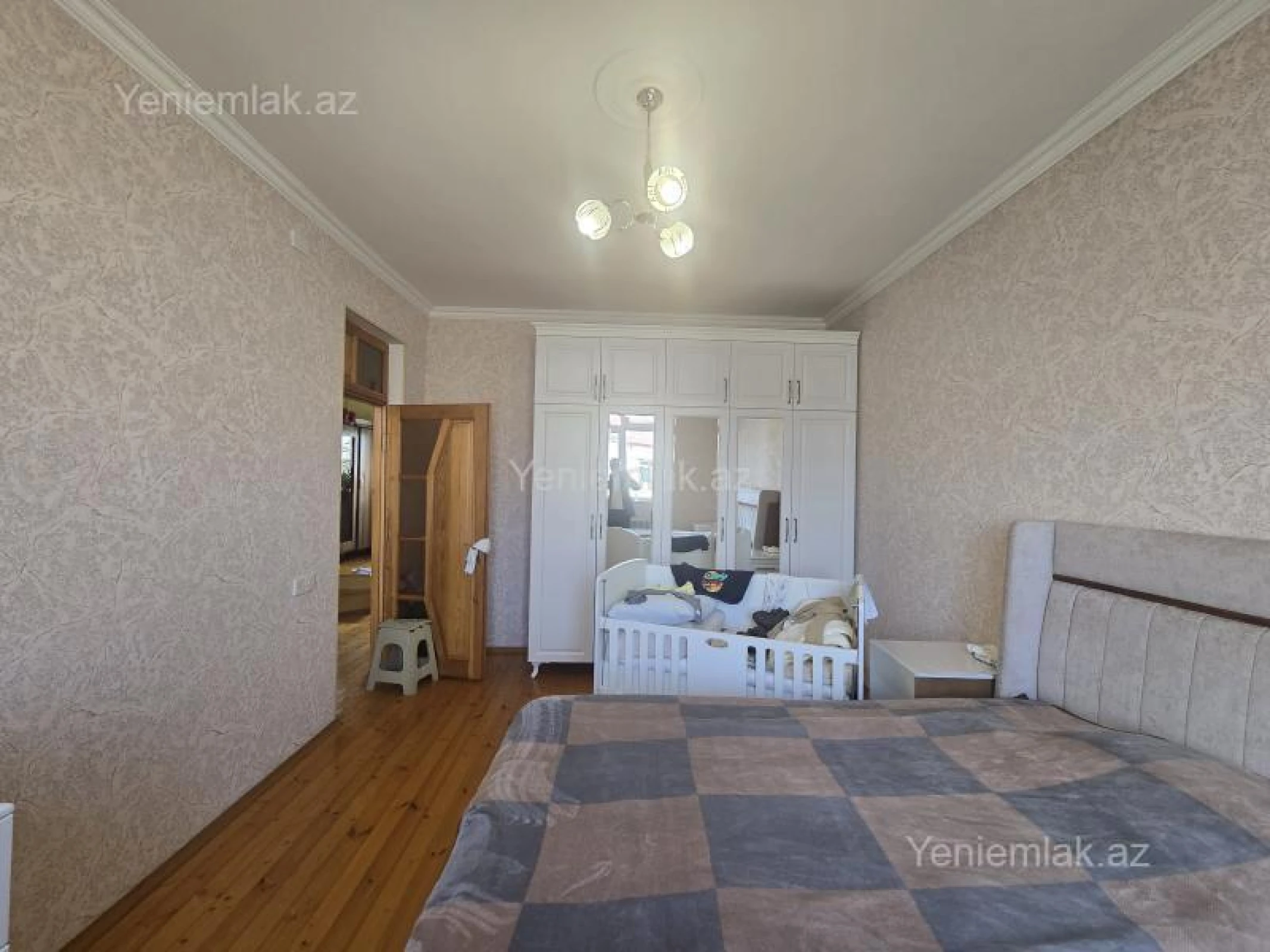 Satılır 5 otaqlı həyət evi 200 m²