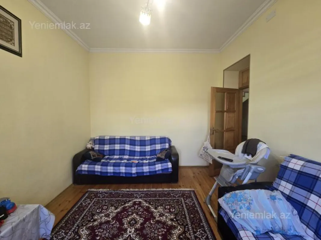 Satılır 5 otaqlı həyət evi 200 m²