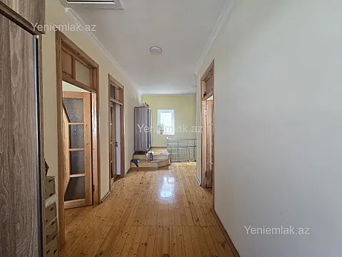 Satılır 5 otaqlı həyət evi 200 m²