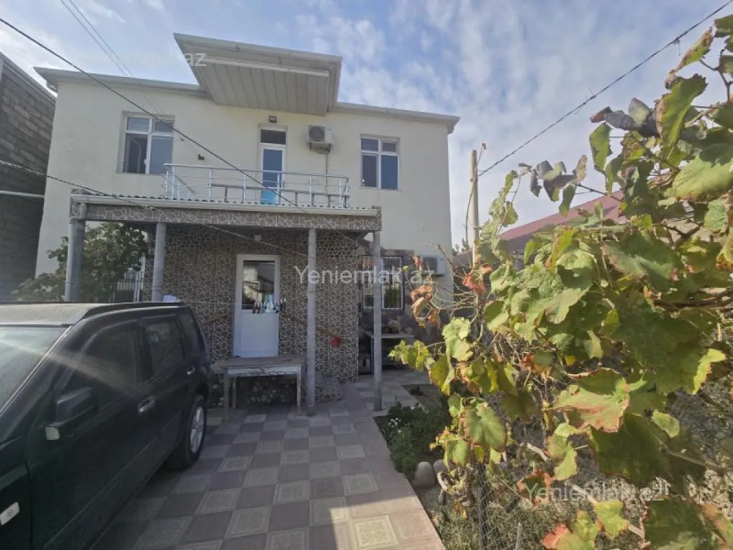 Satılır 5 otaqlı həyət evi 200 m²