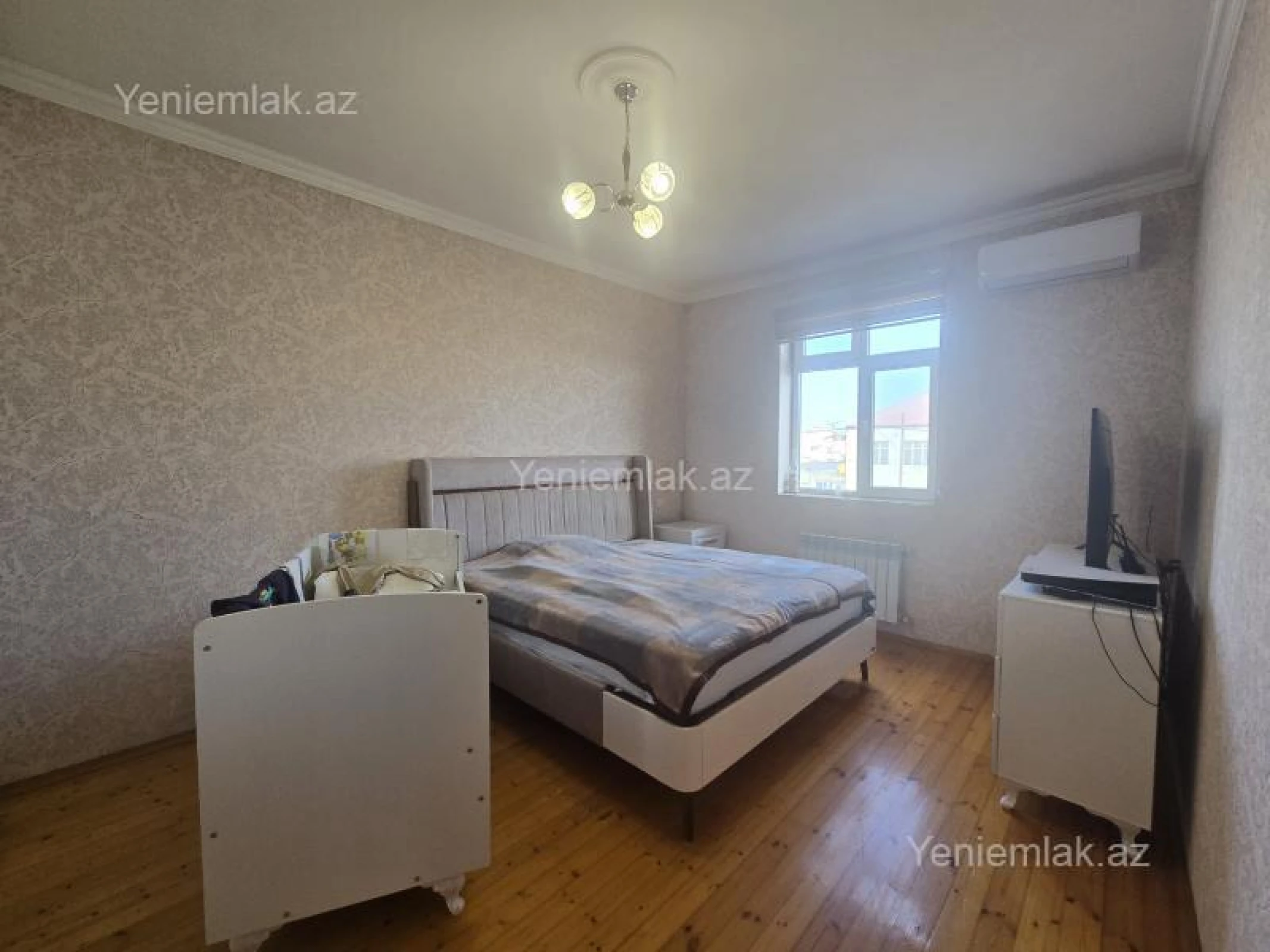 Satılır 5 otaqlı həyət evi 200 m²