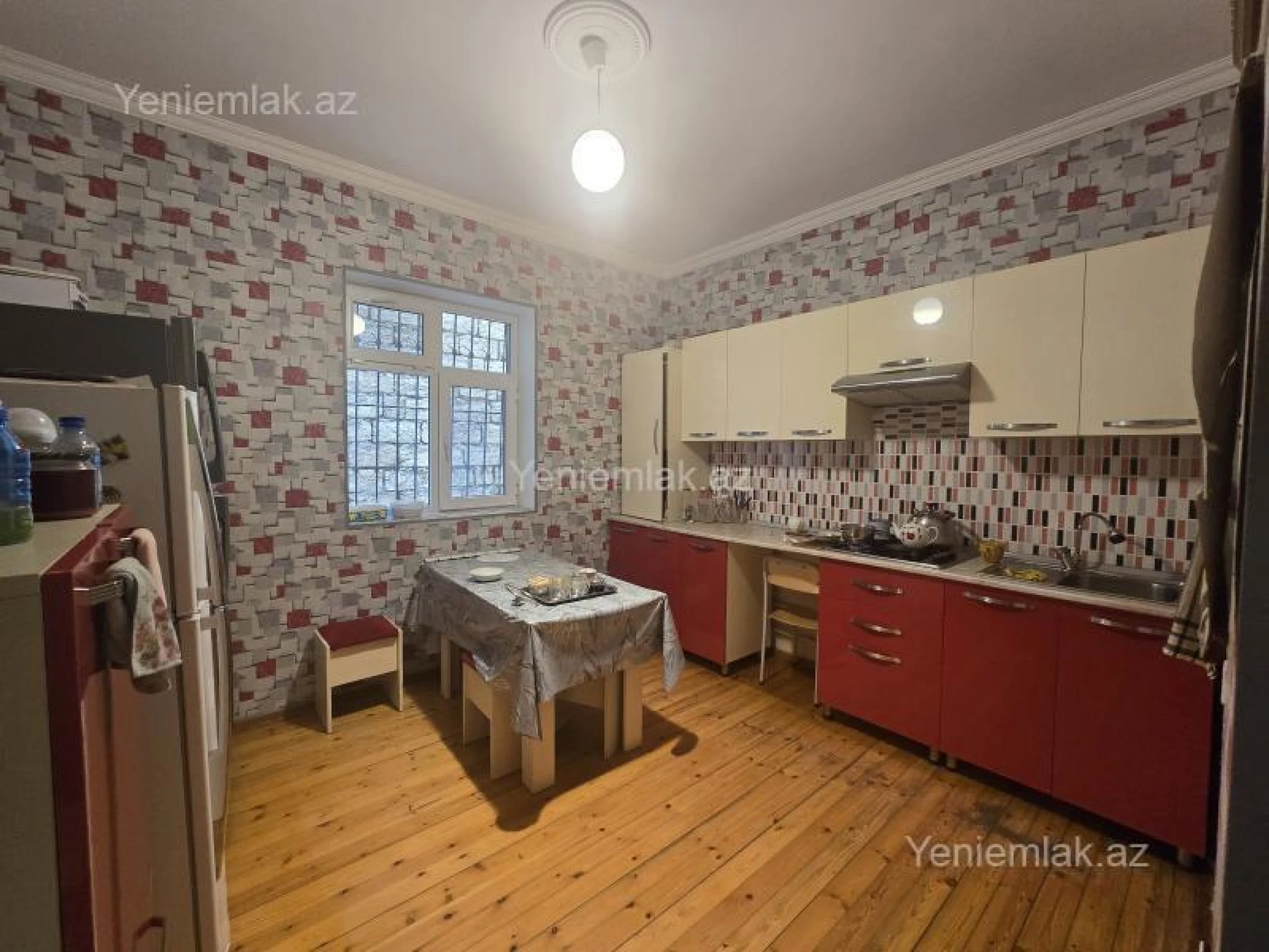 Satılır 5 otaqlı həyət evi 200 m²