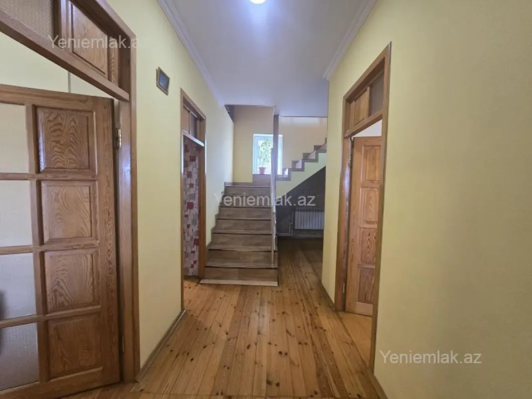 Satılır 5 otaqlı həyət evi 200 m²