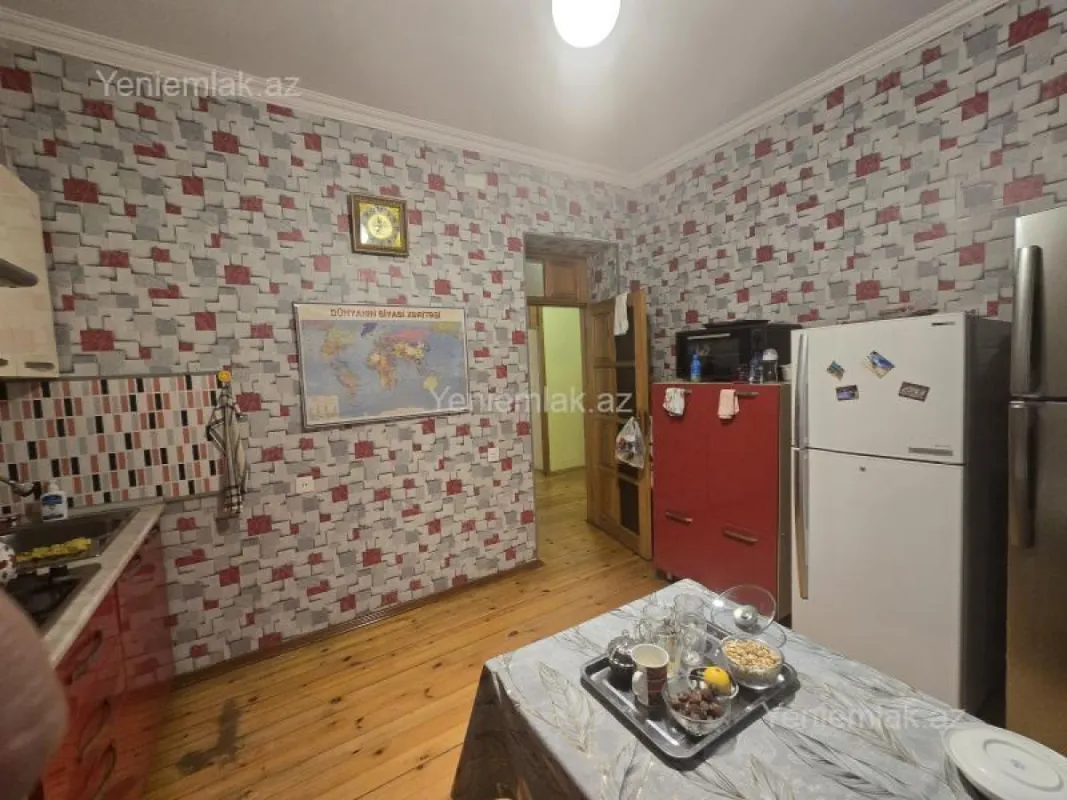 Satılır 5 otaqlı həyət evi 200 m²