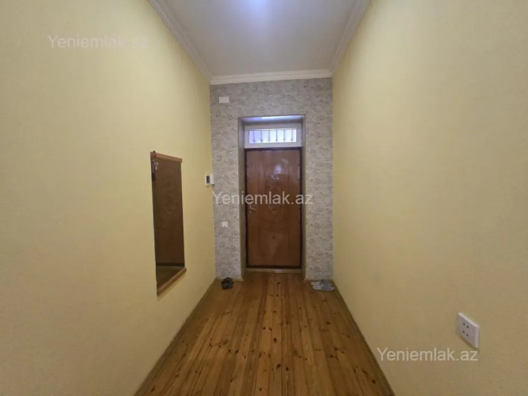 Satılır 5 otaqlı həyət evi 200 m²