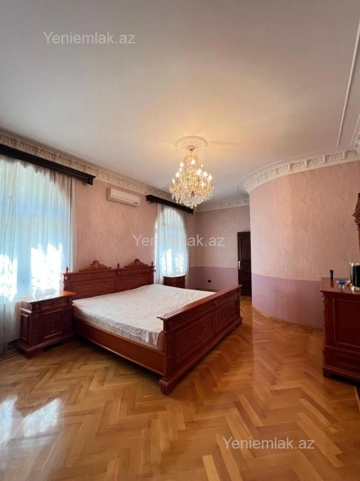 Satılır 9 otaqlı həyət evi 380 m²