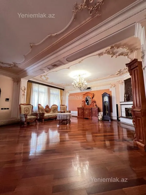 Satılır 9 otaqlı həyət evi 380 m²
