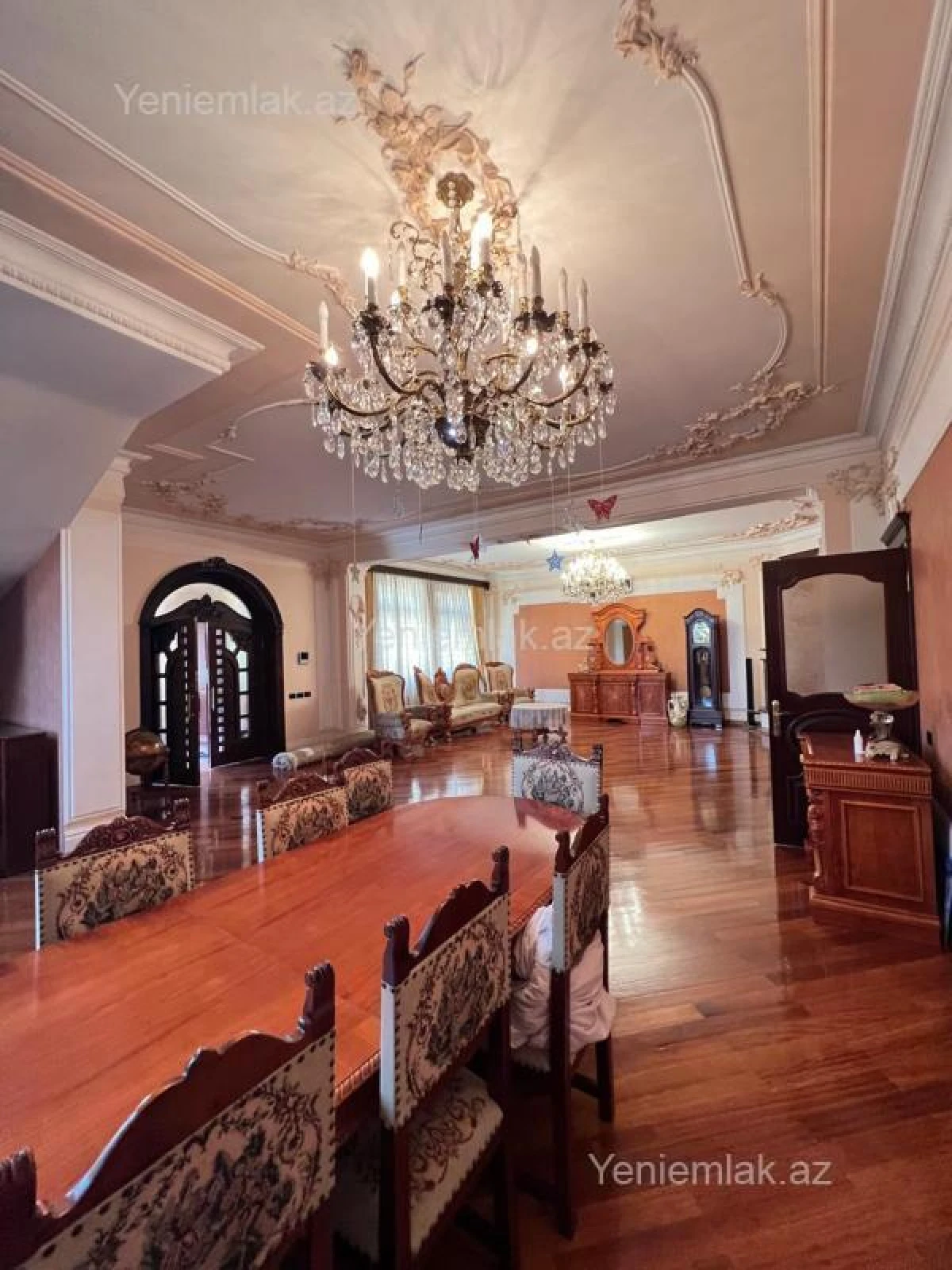 Satılır 9 otaqlı həyət evi 380 m²