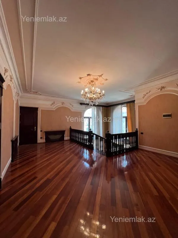 Satılır 9 otaqlı həyət evi 380 m²