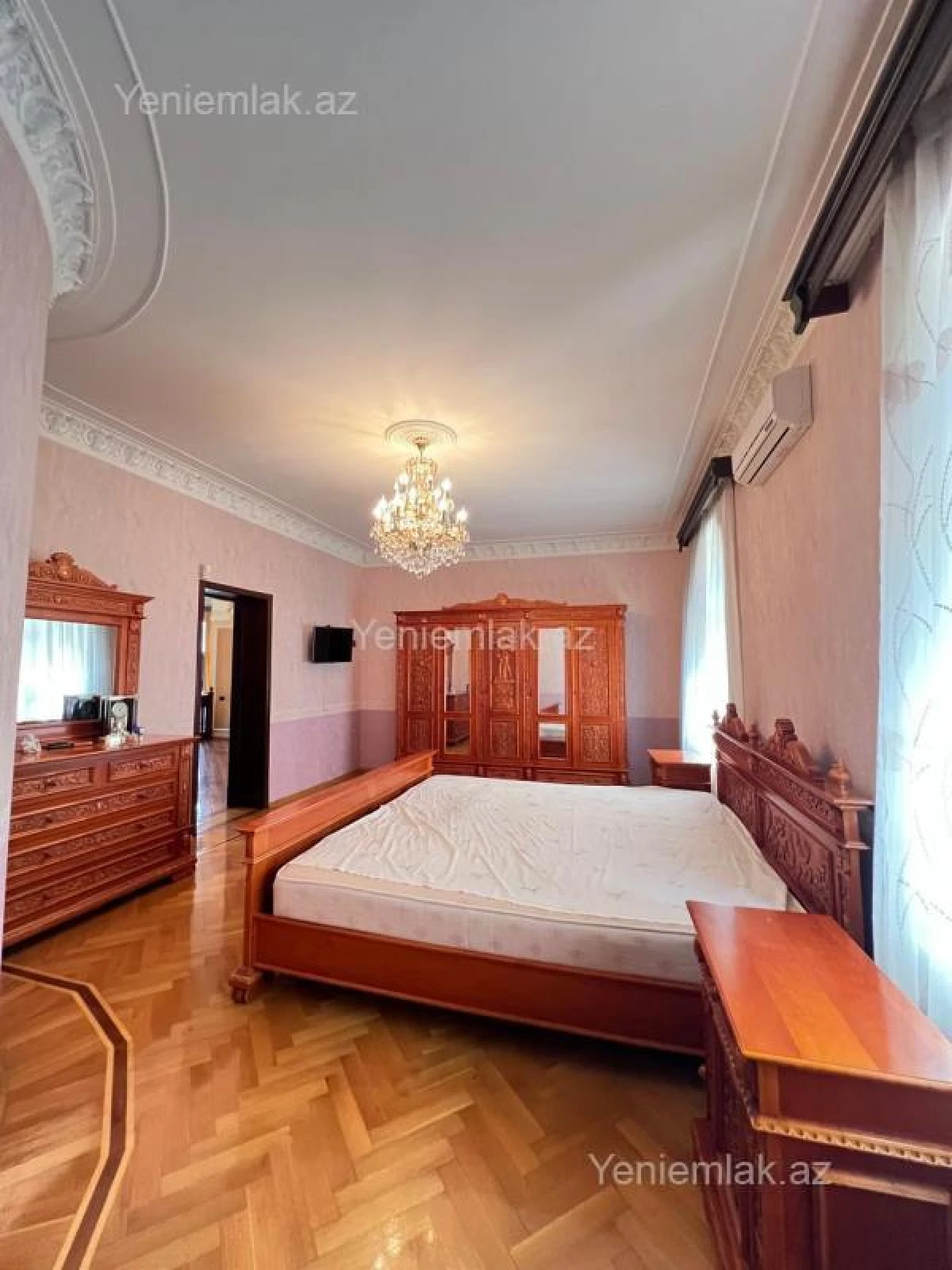 Satılır 9 otaqlı həyət evi 380 m²