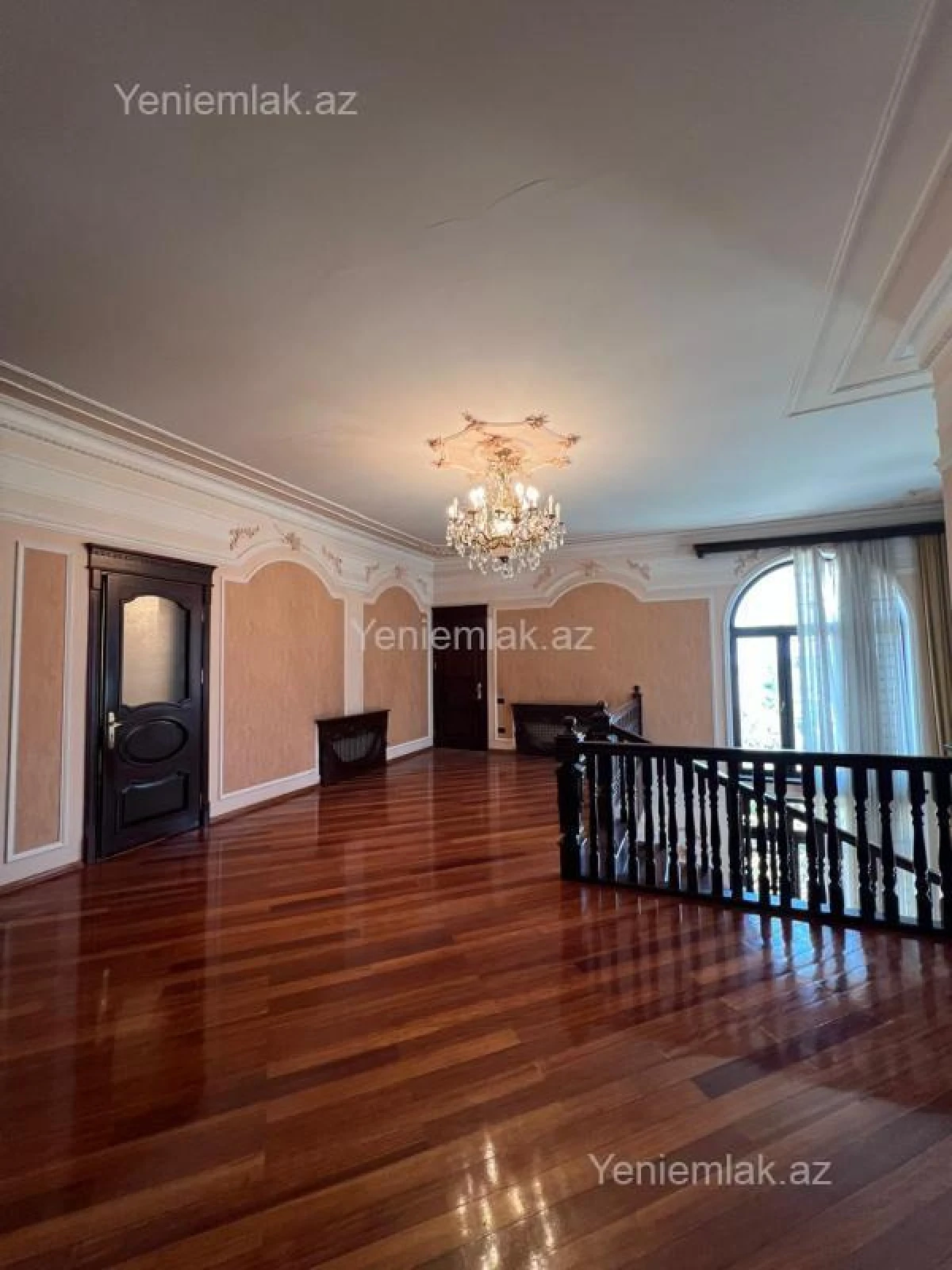 Satılır 9 otaqlı həyət evi 380 m²