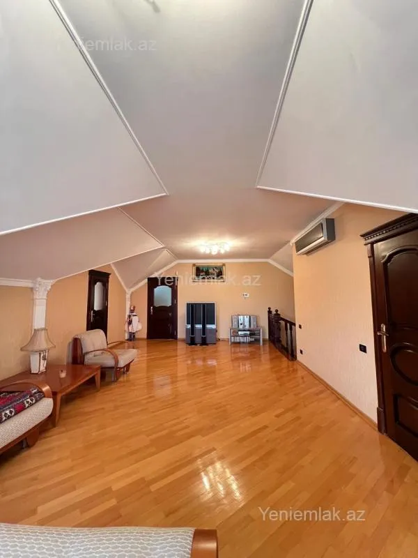 Satılır 9 otaqlı həyət evi 380 m²