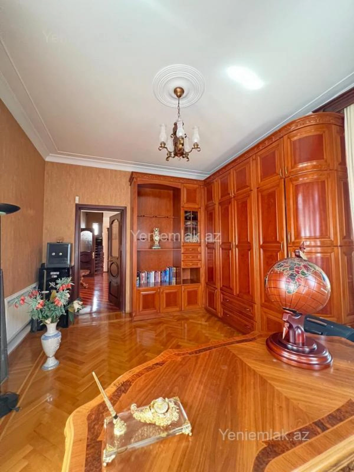 Satılır 9 otaqlı həyət evi 380 m²