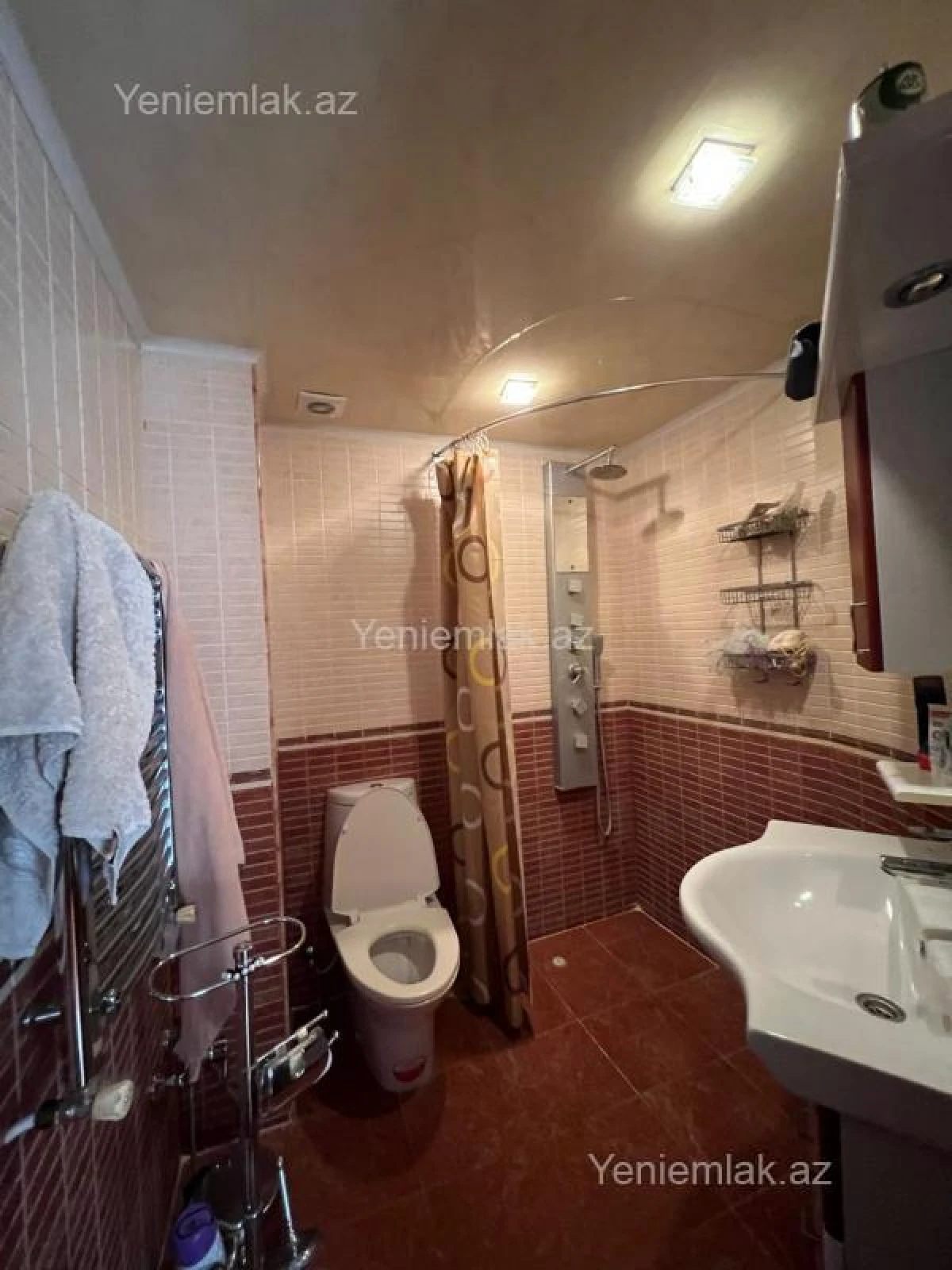Satılır 9 otaqlı həyət evi 380 m²
