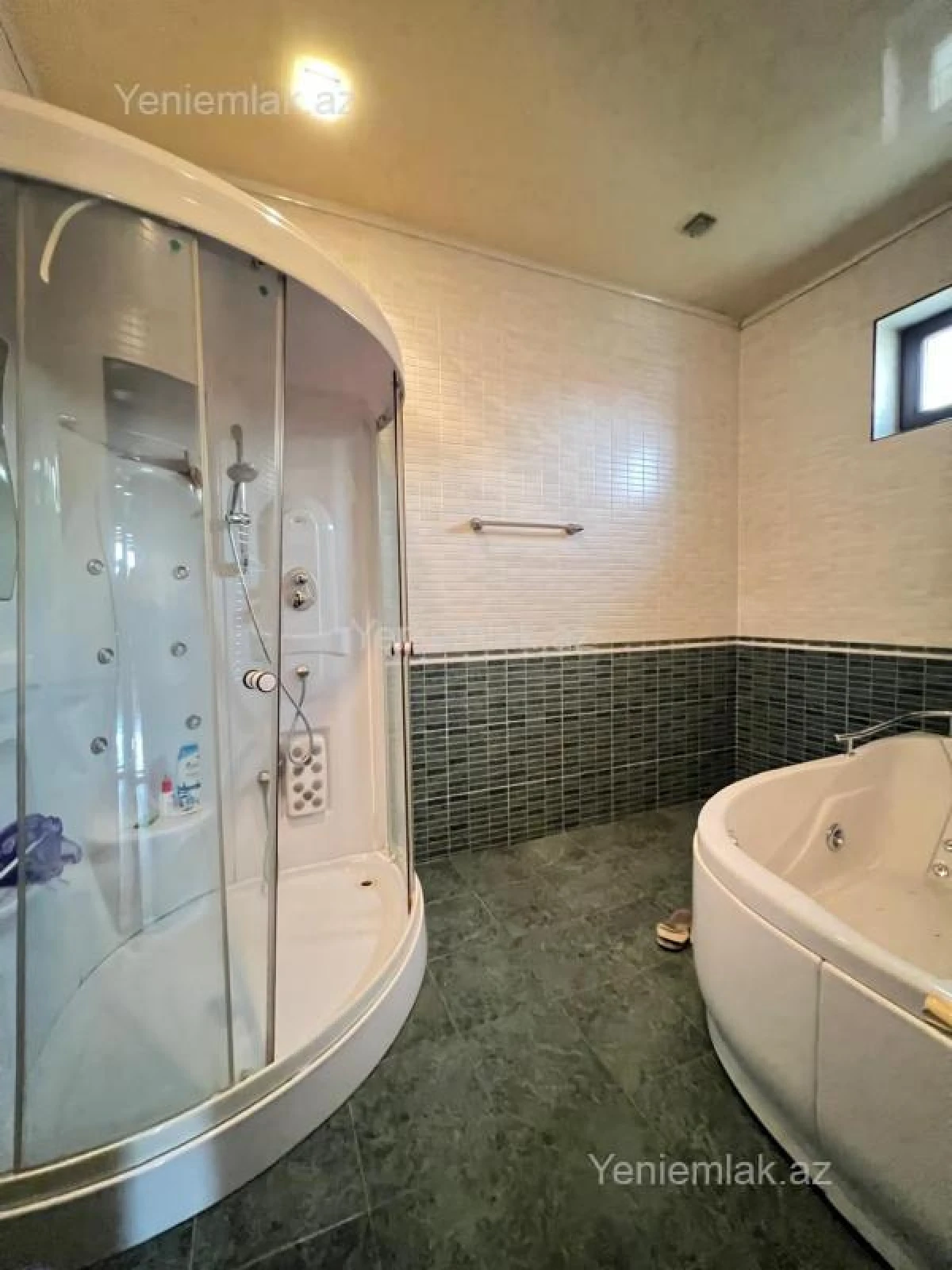 Satılır 9 otaqlı həyət evi 380 m²