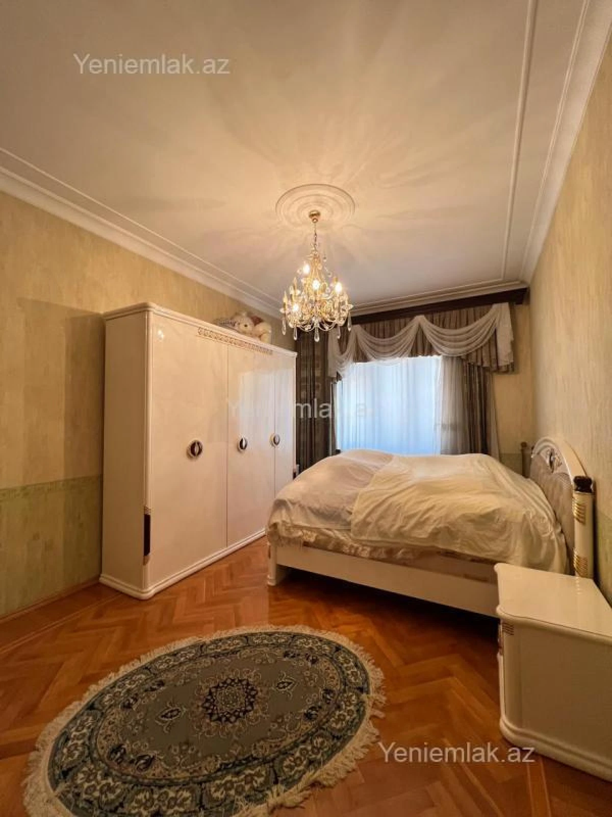 Satılır 9 otaqlı həyət evi 380 m²