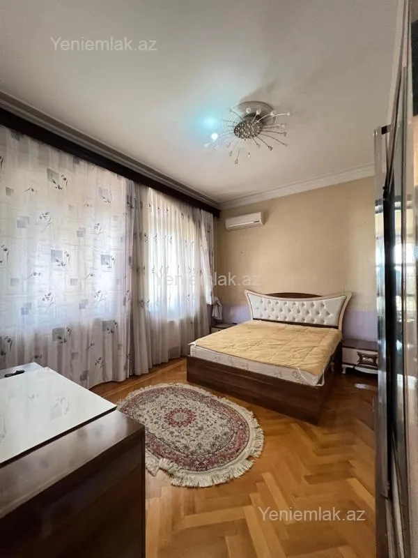 Satılır 9 otaqlı həyət evi 380 m²