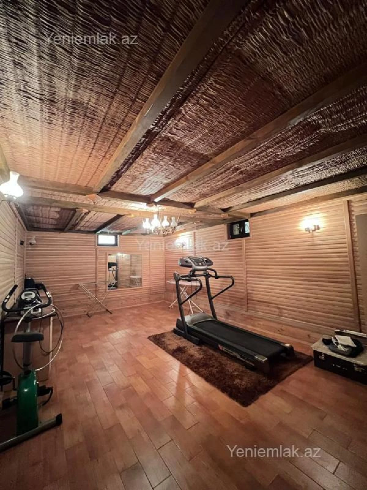 Satılır 9 otaqlı həyət evi 380 m²