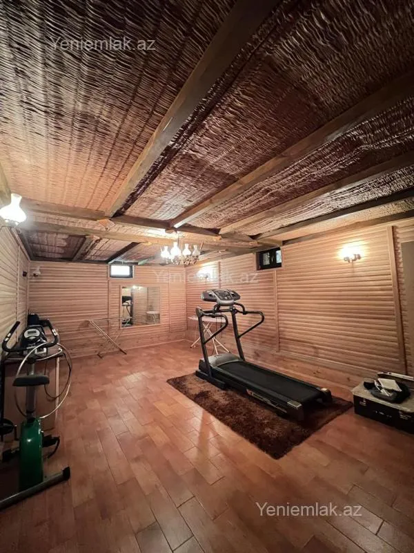 Satılır 9 otaqlı həyət evi 380 m²