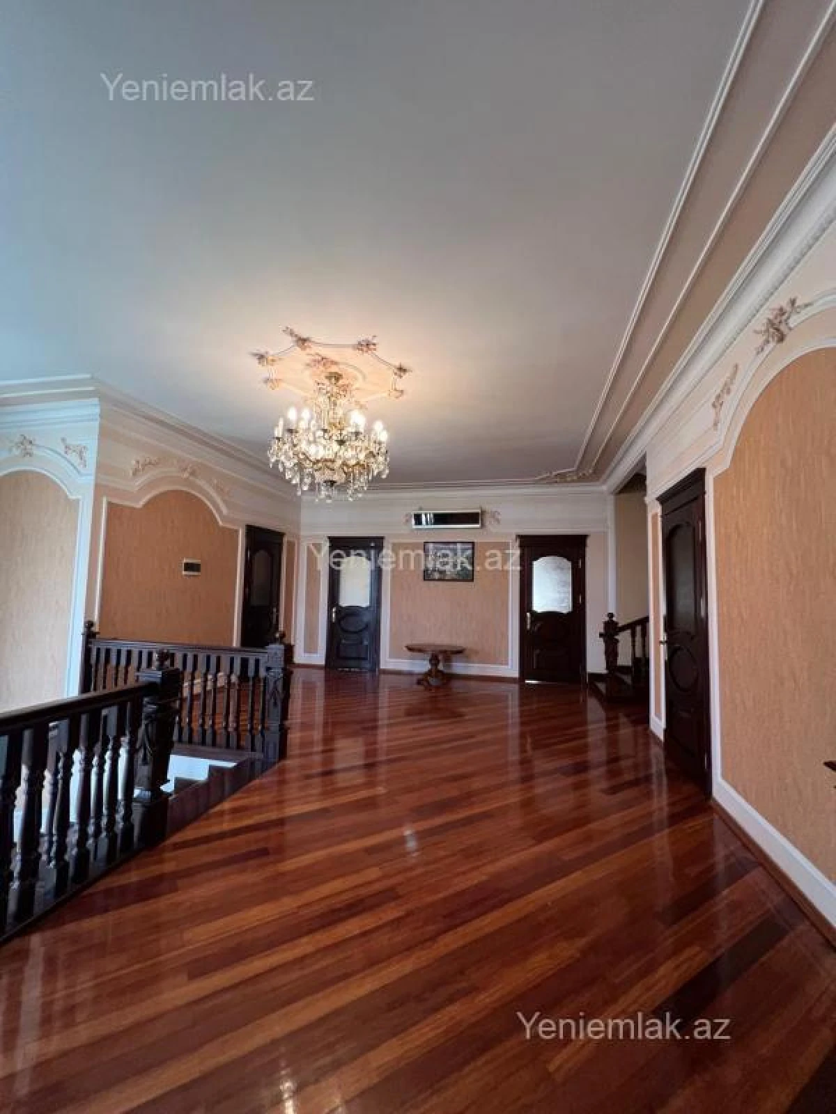 Satılır 9 otaqlı həyət evi 380 m²