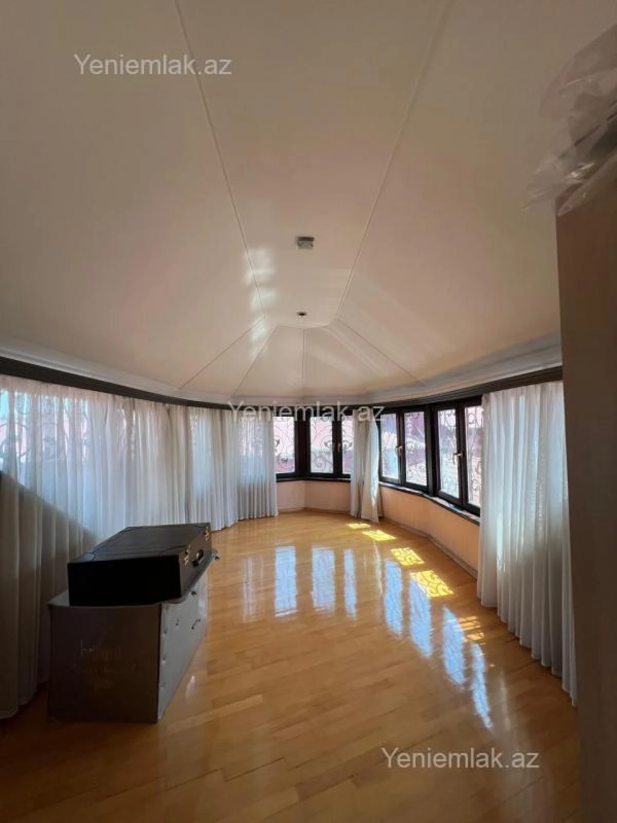 Satılır 9 otaqlı həyət evi 380 m²