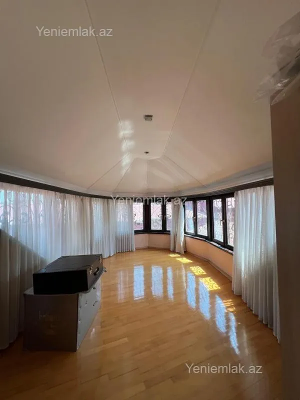 Satılır 9 otaqlı həyət evi 380 m²