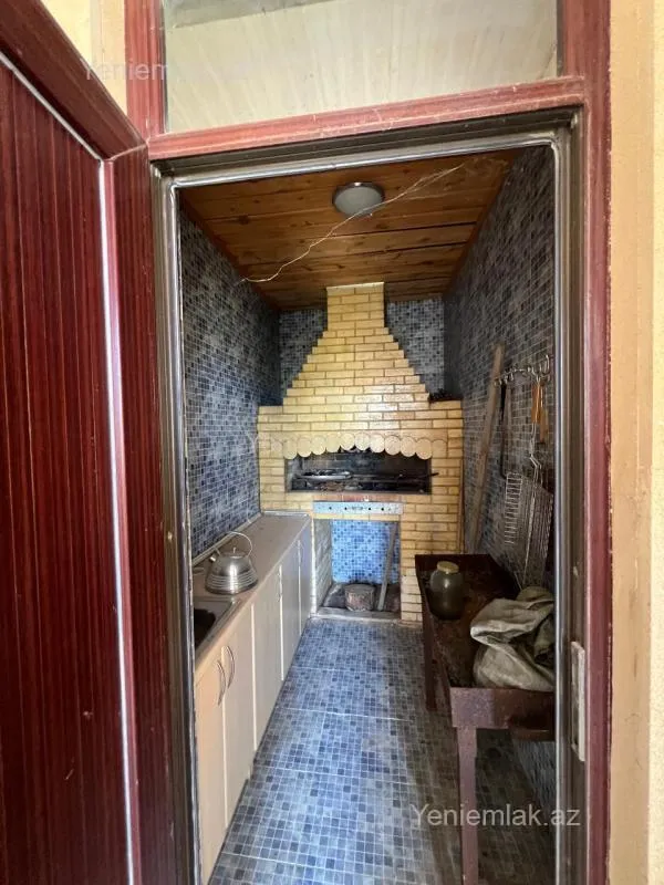 Satılır 9 otaqlı həyət evi 380 m²