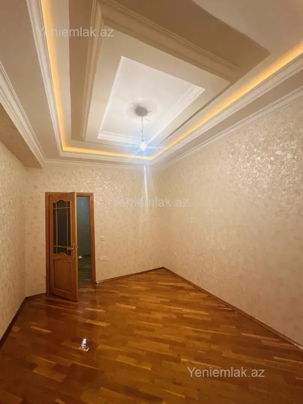 Satılır 4 otaqlı yeni tikili 180 m²