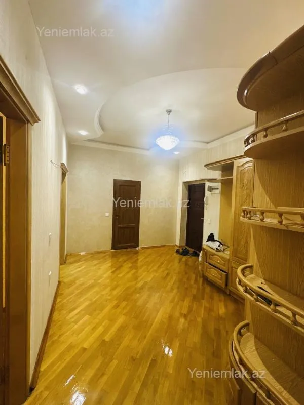Satılır 4 otaqlı yeni tikili 180 m²