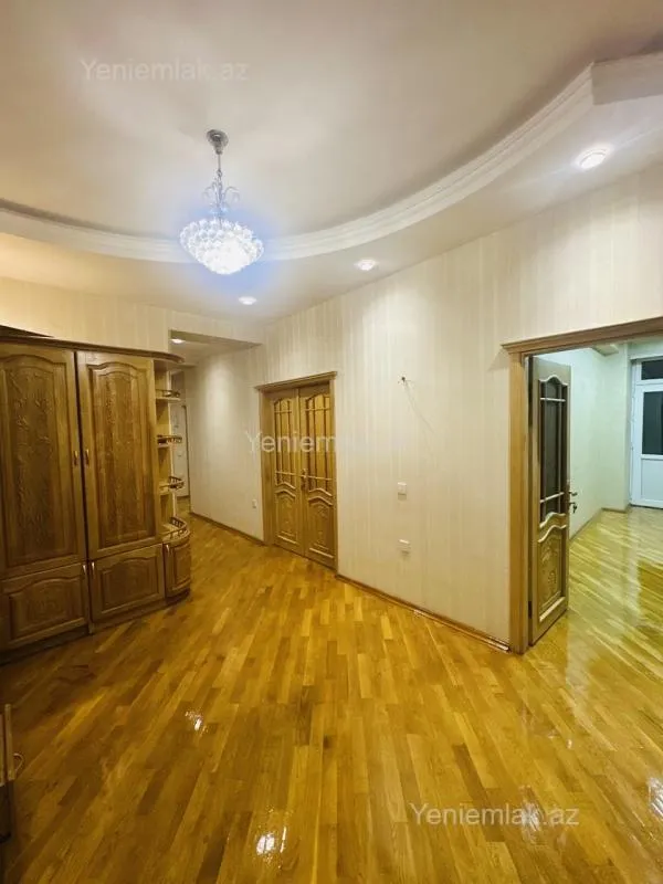 Satılır 4 otaqlı yeni tikili 180 m²