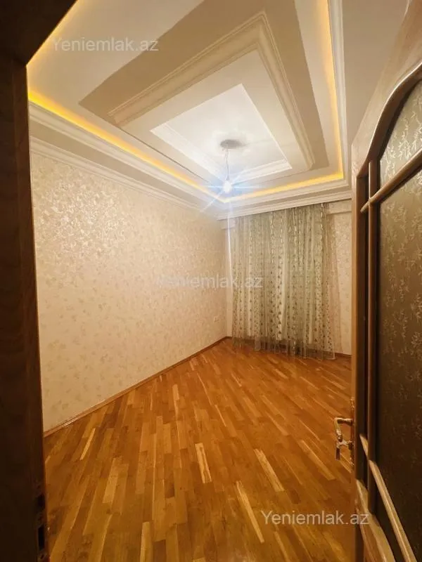 Satılır 4 otaqlı yeni tikili 180 m²