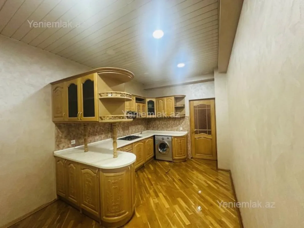 Satılır 4 otaqlı yeni tikili 180 m²