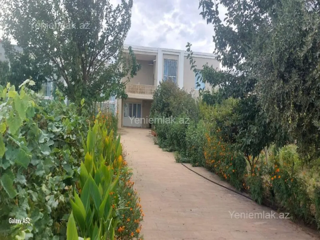 Satılır 6 otaqlı həyət evi 240 m²