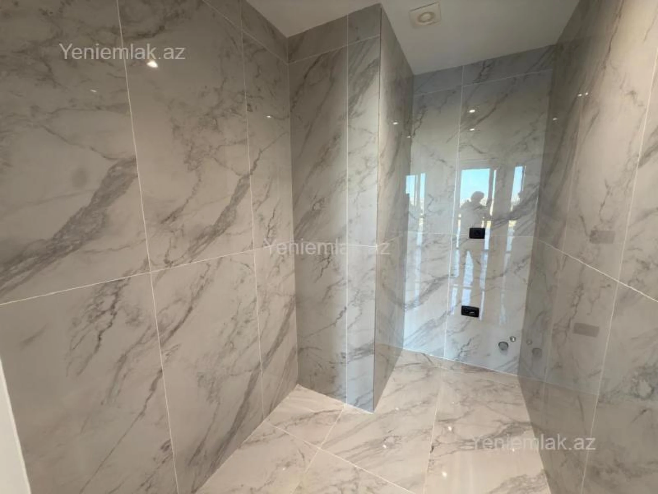 Satılır 3 otaqlı yeni tikili 83 m²