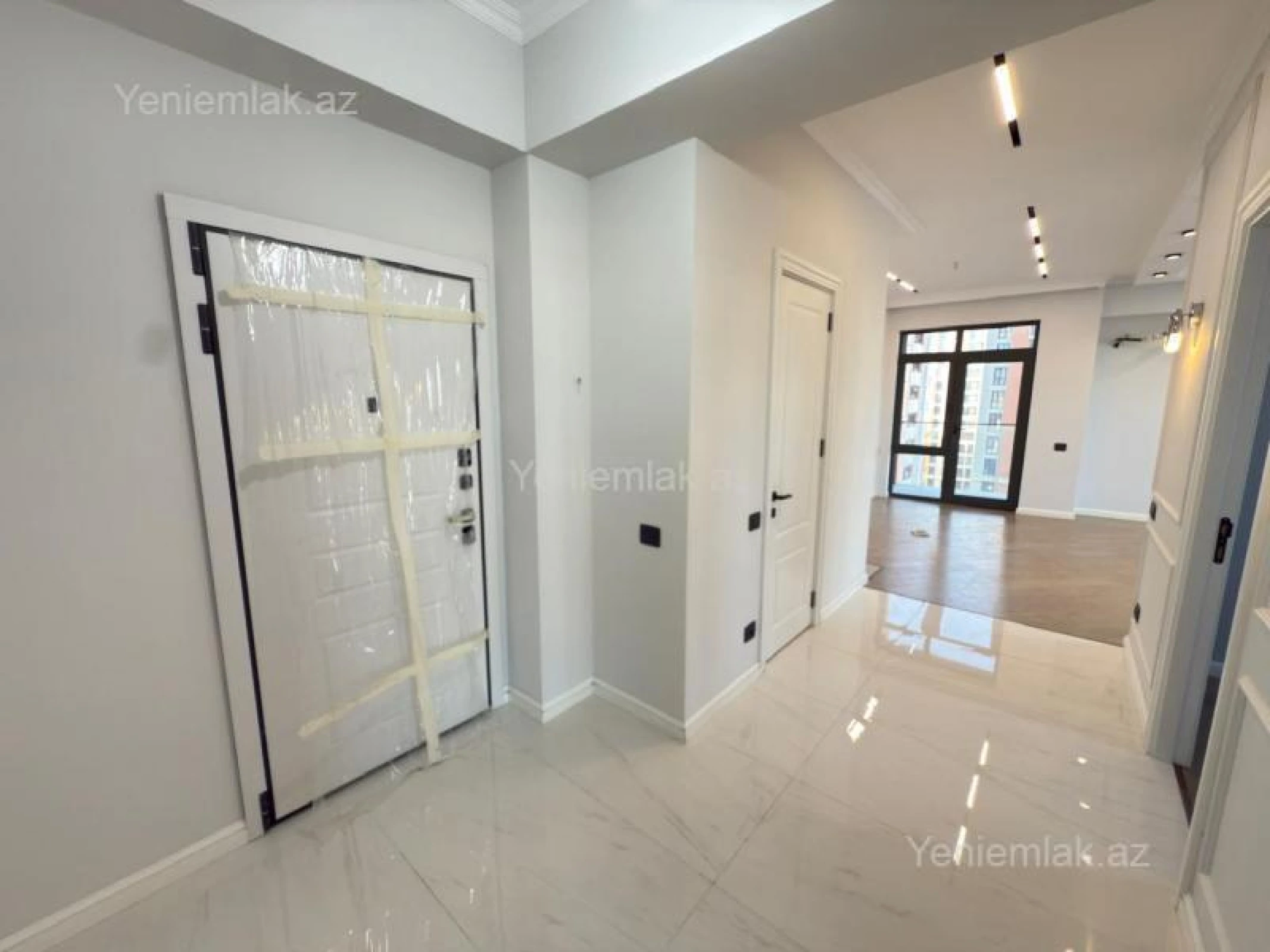 Satılır 3 otaqlı yeni tikili 83 m²